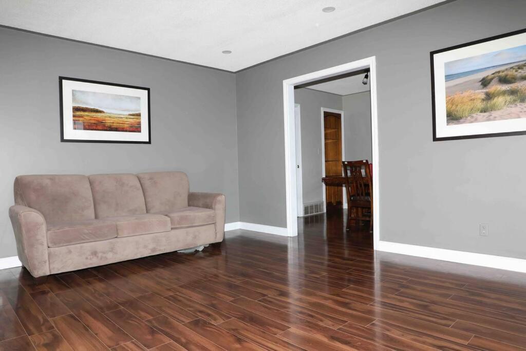 Bowmanville Event Place エクステリア 写真