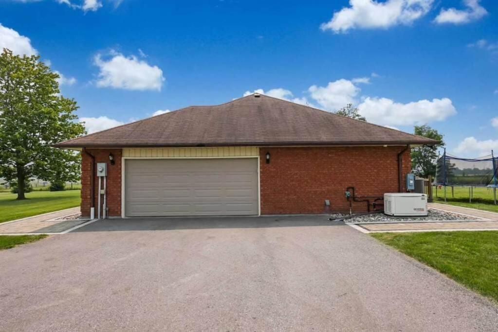 Bowmanville Event Place エクステリア 写真